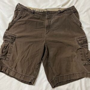 Arizona Jeans Co Men's Cargo Shorts size 40 Dark Brown, Gently worn